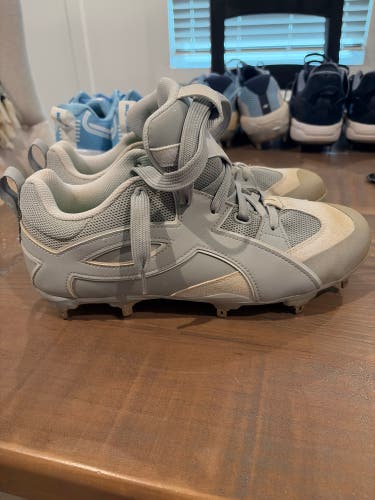 Gray Men's Size M 10.0 (W 11.0) Adult Under Armour Yard Low Top Metal (Used)