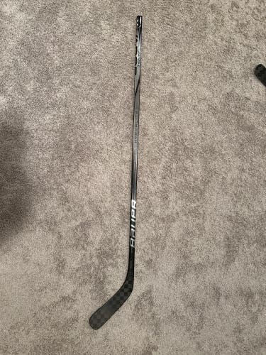 Senior Bauer Vapor Hyperlite 2 Right Handed Hockey Stick P88 65 Flex (Used)