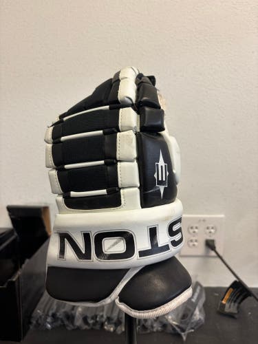 Easton SE6 Gloves 14"