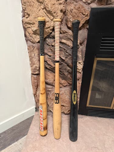 Baum White Stock Bat (-3) 30 oz 33" (Used)