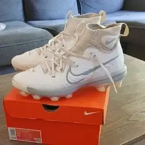 Men's Size M 8.5 (W 9.5) Nike (Used)