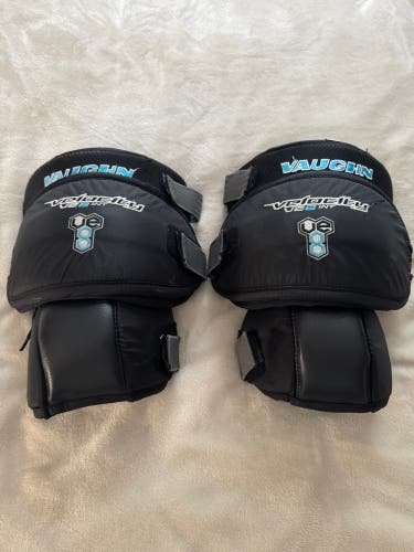 Used Vaughn Velocity VE8 Intermediate Knee Pads