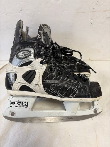 Black CCM Super Tacks 652 Hockey Skates Regular Width Size 1.5 (Used)