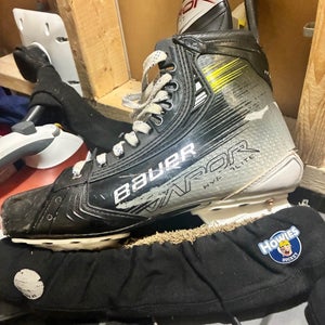 Bauer Vapor Hyperlite 2 Hockey Skates Regular Width 9.5 (Used)