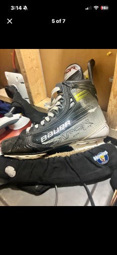 Bauer Vapor Hyperlite 2 Hockey Skates Regular Width 9.5 (Used)