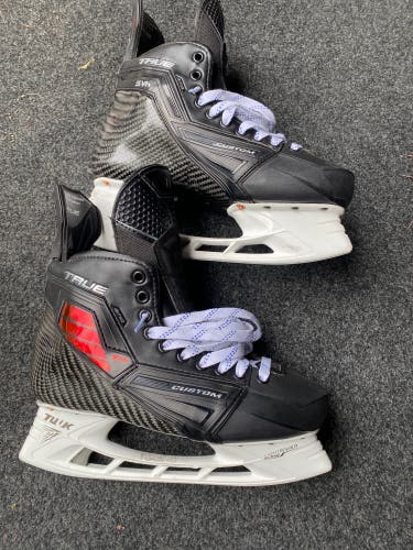 True Pro Custom Hockey Skates Regular Width Pro Stock 9 (Used)