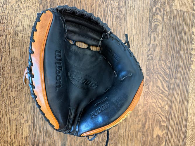 Wilson A2000 RH Catcher's Baseball Glove 32.5" (Used)