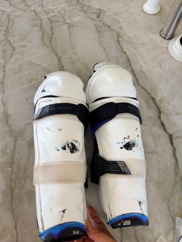 Junior Bauer Vapor Flylite 12" Shin Pads (Used)