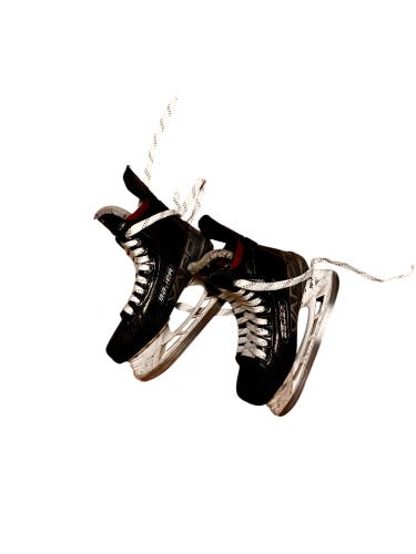 Black 2021 Bauer Vapor 3X Hockey Skates Size 5.5 (Used)