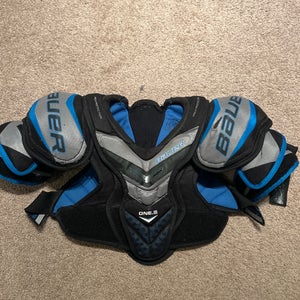 Men's Small Junior Bauer Supreme One.8 Shoulder Pads (Used)