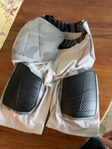 XL Adult Nike pro hyperstrong (Used)
