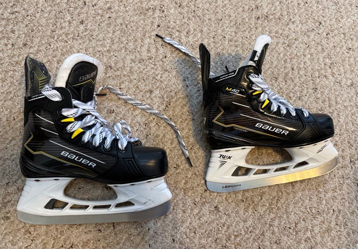 Black/Yellow 2025 Bauer Supreme M40 Hockey Skates Regular Width Size 3 (New)
