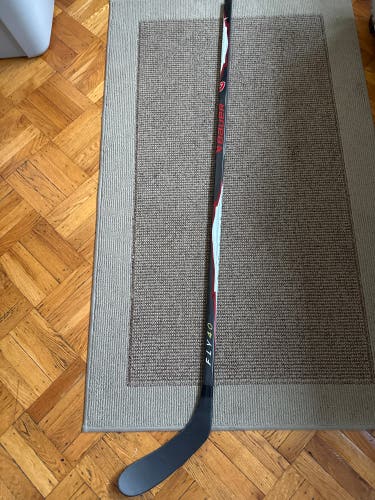 Senior Bauer Pulse Right Handed Hockey Stick P28 70 Flex (New)