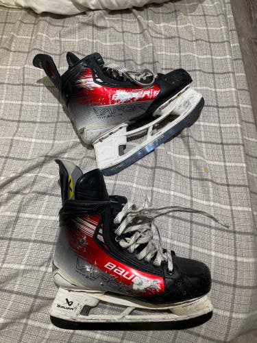 Red 2023 Bauer Vapor Hyperlite 2 Hockey Skates Wide Width Pro Stock 9 (Used)