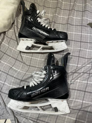Black/Gray 2023 Bauer Vapor Hyperlite 2 Hockey Skates Regular Width 8.5 (Used)