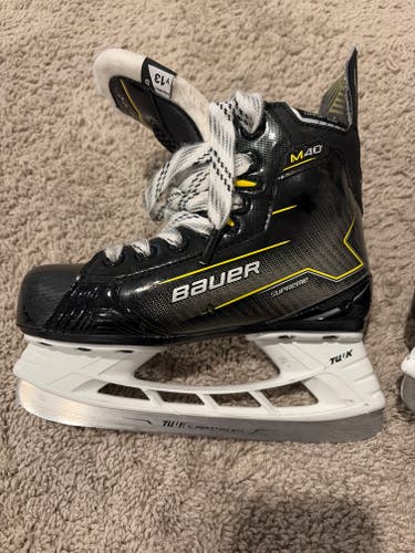 Black/Yellow Bauer Supreme M40 Hockey Skates 13 (Used)