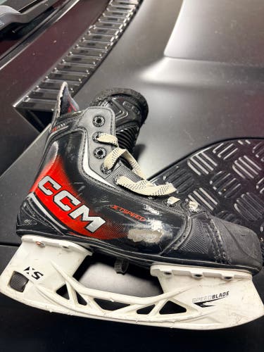 Black 2025 CCM JetSpeed FT8 Pro Hockey Skates Wide Width Size 3.5 (Used)