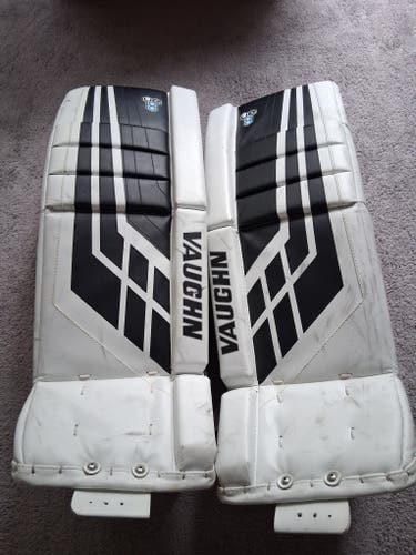 26" Vaughn Velocity VE8 Goalie Leg Pads (Used)