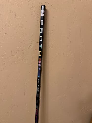 Junior Bauer Proto-R Right Handed Hockey Stick P28 40 Flex (like new)