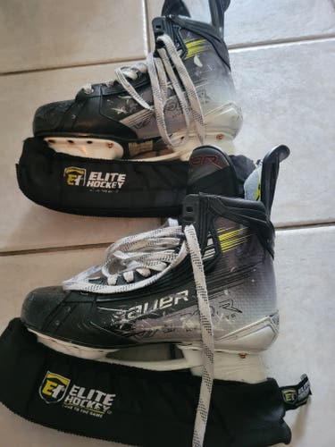 Black/Yellow 2023 Bauer Vapor Hyperlite 2 Hockey Skates Regular Width 7.5 (Used)