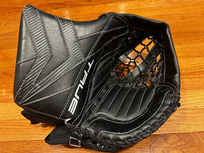 True Catalyst 7x3 Regular Goalie Glove (Used)