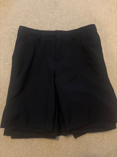 4 Pack Black Under Armour Matchplay 27x28 Boys Golf / Uniform Shorts (Used)