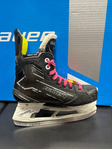 Bauer Supreme Ignite Pro+ Hockey Skates Size 4 (Used)