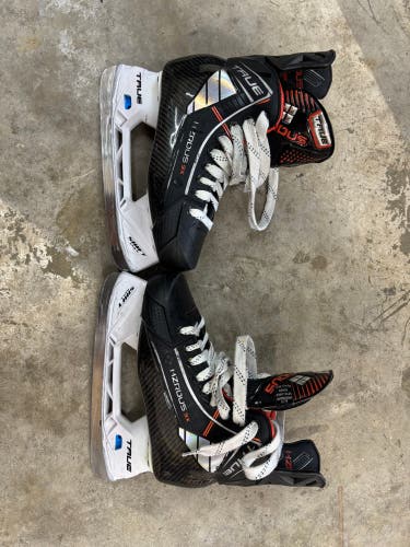 Black 2023 True HZRDUS 9x Hockey Skates Regular Width 6 (Used)