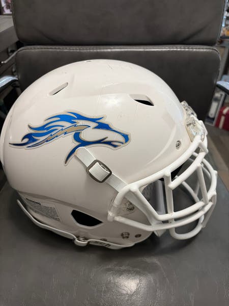 schutt ホワイト ヘルメット LARGE White Adult Extra Large Schutt Helmet (Used) | SidelineSwap | Buy