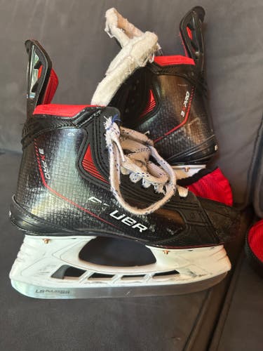 2024 Bauer Vapor 3X Pro Hockey Skates Regular Width Size 3.5 (Used)