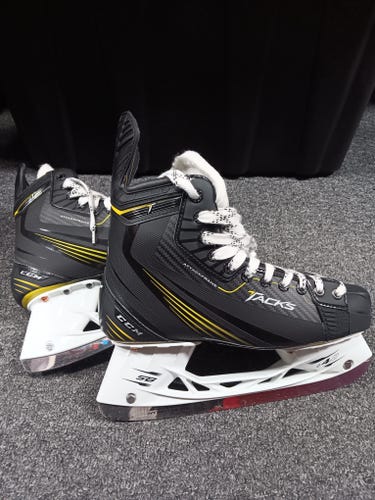 CCM Tacks Hockey Skates Regular Width 8.5 (New)