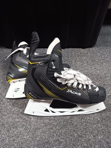 CCM Tacks Hockey Skates Regular Width 9 (New)