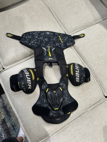 Men's Medium Intermediate Bauer Supreme M3 Shoulder Pads (Used)