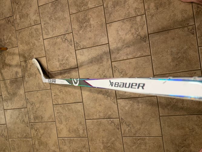 Senior Bauer Proto2 Right Handed Hockey Stick P28 77 Flex (Used) Refurbished