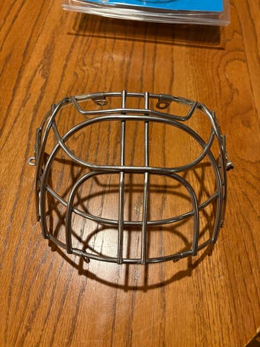 Senior Bauer GRW SS Goalie Mask (Used) certified cat eye