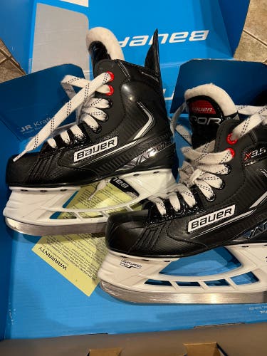 2021 Bauer Vapor X3.5 Hockey Skates Regular Width Size 1 (Used)