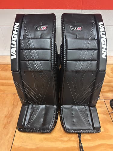 33" 2025 Vaughn VX1 Goalie Leg Pads (Used)