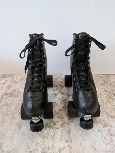 C7 Dark Magic Quad Roller Skates, Women's Size 8, Regular Width (Used)