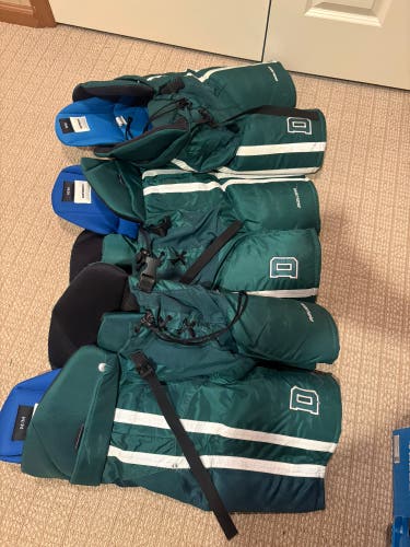 3 Senior Medium Bauer Nexus Hockey Pants (Used)