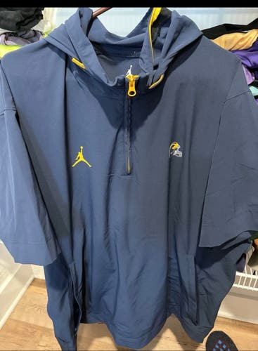 Men’s Michigan Wolverines Football Short Sleeve Hoodie Size XL Jordan Brand