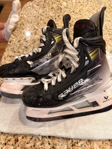 Black 2023 Bauer Vapor Hyperlite 2 Hockey Skates 7 (Used)
