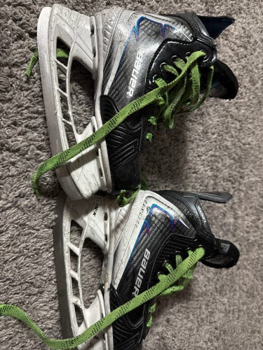 2025 Bauer Vapor Flylite Hockey Skates 13.5 (Used)