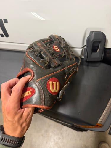 2023 Wilson A2000 RH Infield Baseball Glove 11.5" (Used)