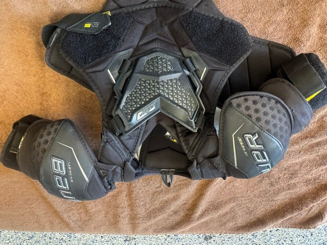 Men's Medium Intermediate Bauer Supreme 3S Pro Shoulder Pads (Used)