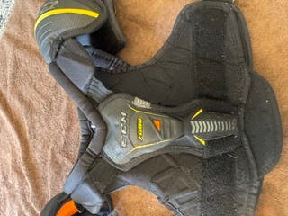 Men's Small Junior CCM Tacks 7092 Shoulder Pads (Used)