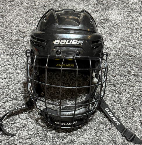 Small Bauer Re-Akt Helmet (Used) with Profile II cage