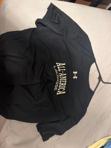 Black Medium Men's Under Armour Shirt (Used)