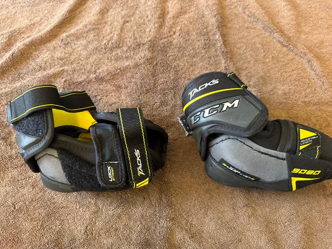 Medium Junior CCM Tacks 9080 Elbow Pads (Used)