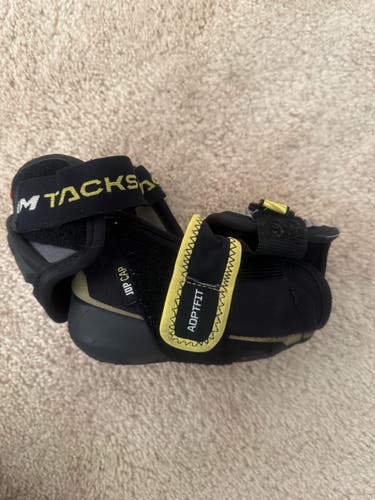 Junior Large CCM Tacks Elbow Pads (Used)