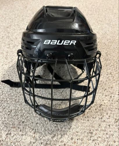 Medium Bauer Re-Akt 85 Helmet Black with cage Excellent condition